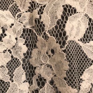 Grey graphic tank with lace sleeves